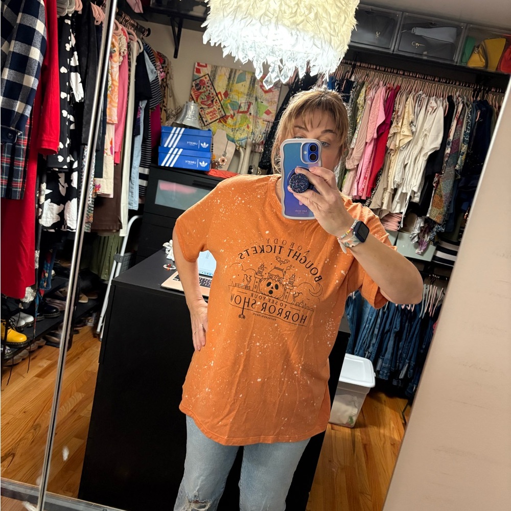 Halloween 🎃  Graphic Women's Short Sleeve Tee